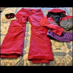 Women’s ski pants, jacket, goggles
